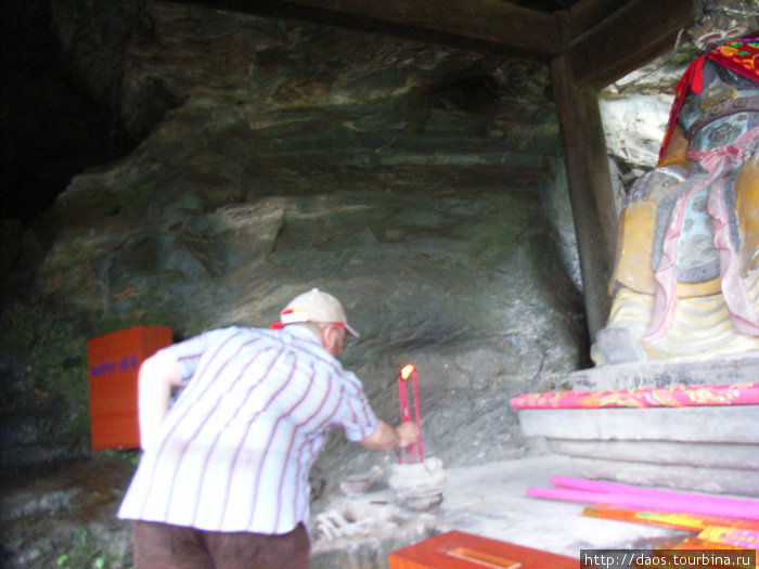 Пещера Жёлтого Дракона Уданшань, Китай