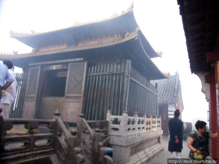 Золотой Дворец на самой вершине Уданшань, Китай