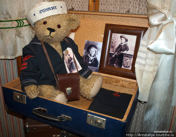 Вот, например, типичный медведь Тедди чемоданный. :) Москва, Россия