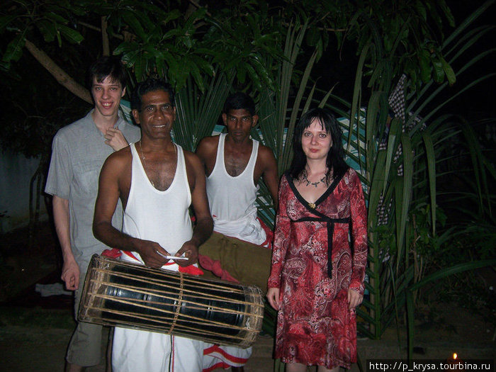 Фото с барабанщиками Шри-Ланка