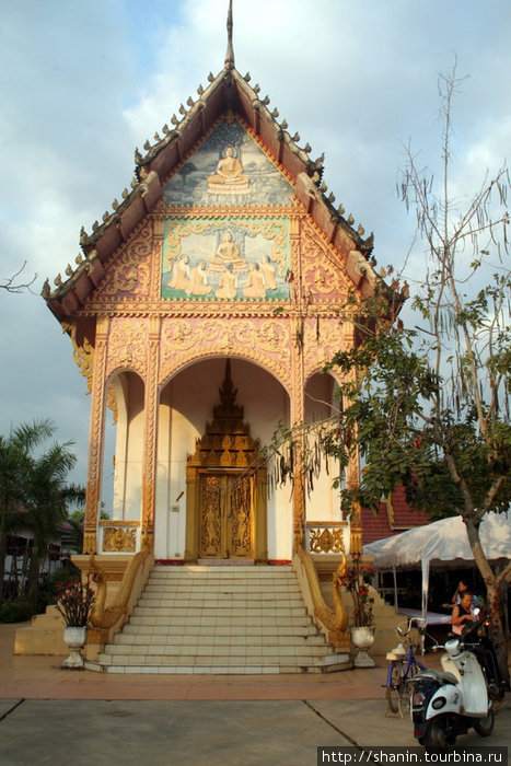 Типичный храм — в тайском стиле Вьентьян, Лаос