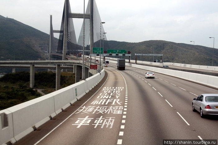 Мост на дороге в аэропорт Гонконг
