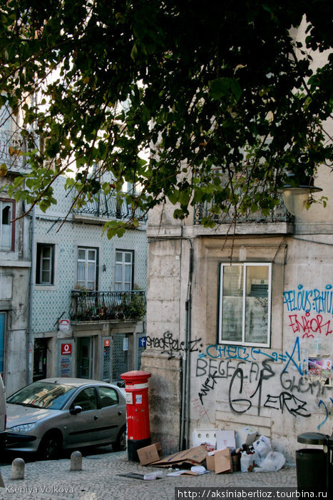 Лиссабон из окна трамвая Лиссабон, Португалия