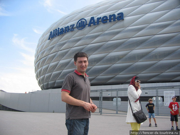 В любом тур-центре Мюнхена можно за пару десятков евро купить тур Футбольный Мюнхен. Альянс-Арена — его главная составляющая. Мюнхен, Германия