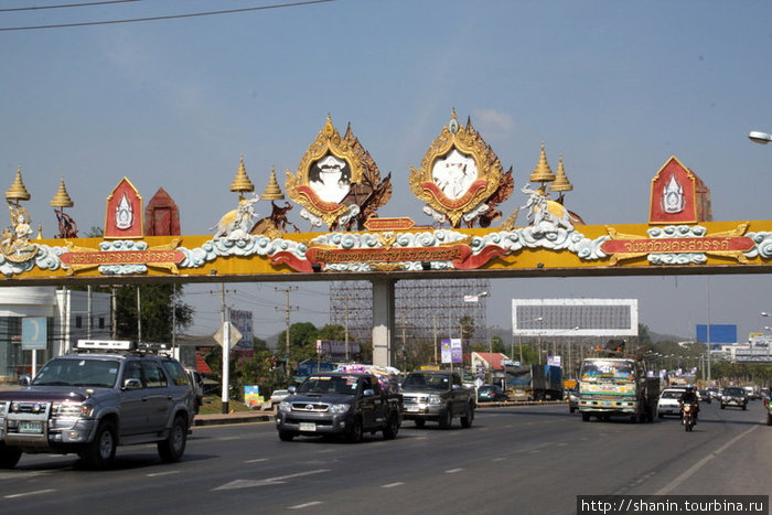 Торжественные ворота Накхон-Савана Накхон-Саван, Таиланд