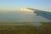 В самолёте компании ’air pacific’- внизу Тихий Океан и остров Вити-Леву