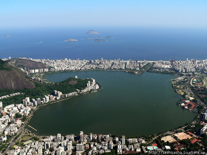 Озеро Лагоа Родриго де Фретас (Lagoa Rodrigo de Freitas) Рио-де-Жанейро, Бразилия