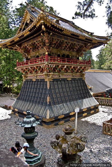 Тосёгу: колокольня Сё-ро Никко, Япония