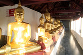 Будды в коридоре — небольшие, но много