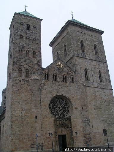 Башни собора Оснабрюк, Германия