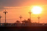 Закат над мостом в Пхитсанулоке