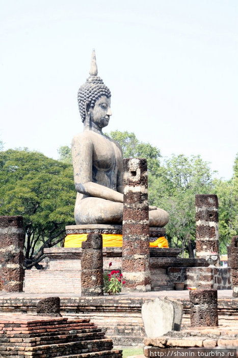 Будда — вид сбоку Сукхотай, Таиланд