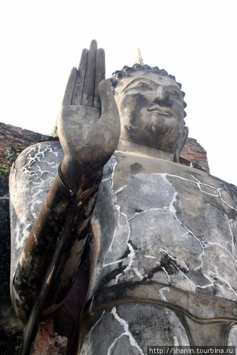 Будда с открытой ладонью правой руки Сукхотай, Таиланд