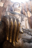 Позолоченные пальцы — на всю статую золота не хватило?