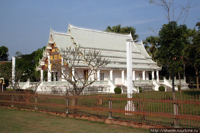 Белый храм Сукхотай, Таиланд