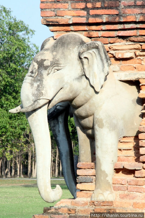 Слоны на углу Сукхотай, Таиланд