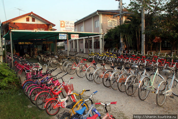 Велосипеды на прокат — для туристов Сукхотай, Таиланд