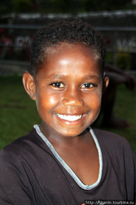 Молодой житель деревни Остров Вити-Леву, Фиджи