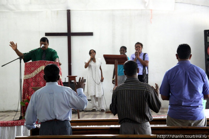 Проповедник проповедуем, прихожане подпевают Остров Вити-Леву, Фиджи