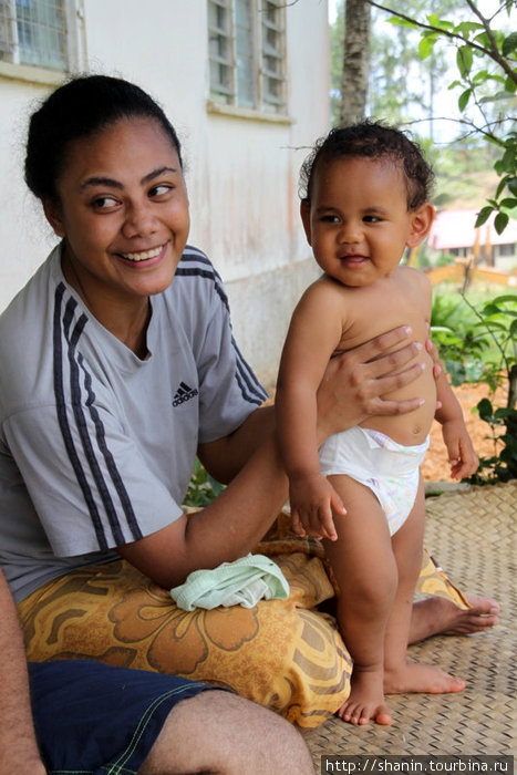 Жена доктора с ребенком Остров Вити-Леву, Фиджи