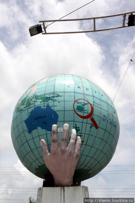 Глобус в руках Остров Вити-Леву, Фиджи