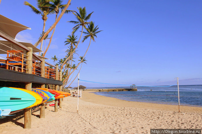 Можно взять на часок каяк или поиграть в пляжный волейбол Остров Вити-Леву, Фиджи