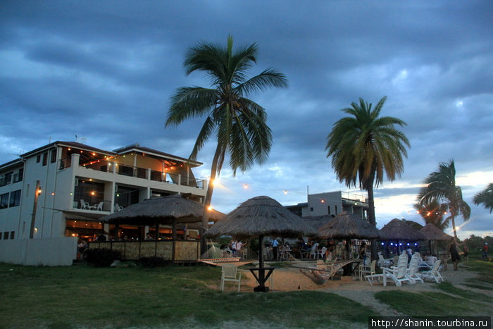 Гостиница для бэкпакеров на берегу моря Нанди, остров Вити-Леву, Фиджи