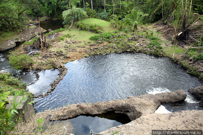 Водопад — вид сверху Остров Вити-Леву, Фиджи