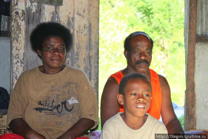 Семья пригласивших нас- на долго хватит темы для общения с сельчанами Остров Вити-Леву, Фиджи