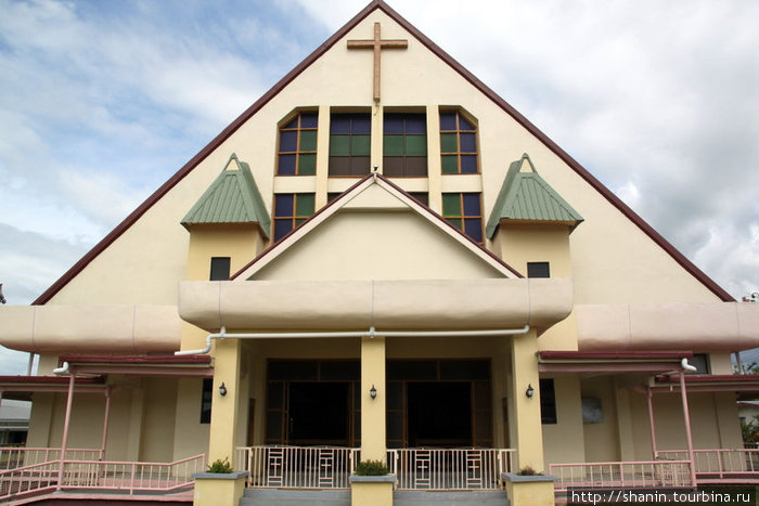 Фасад церкви Лаутока, остров Вити-Леву, Фиджи
