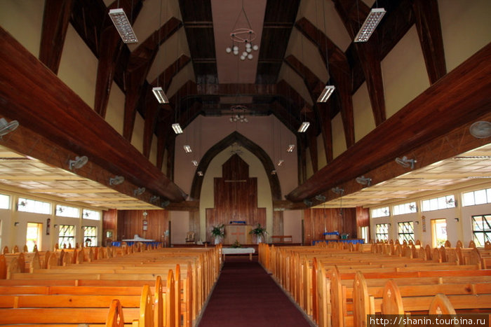В церкви Лаутока, остров Вити-Леву, Фиджи