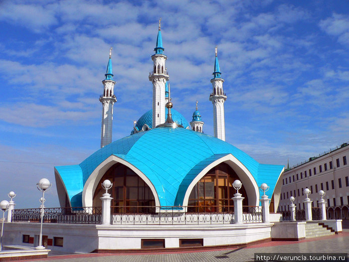 Сказочный шатер и мечеть Кул Шариф. Казань, Россия