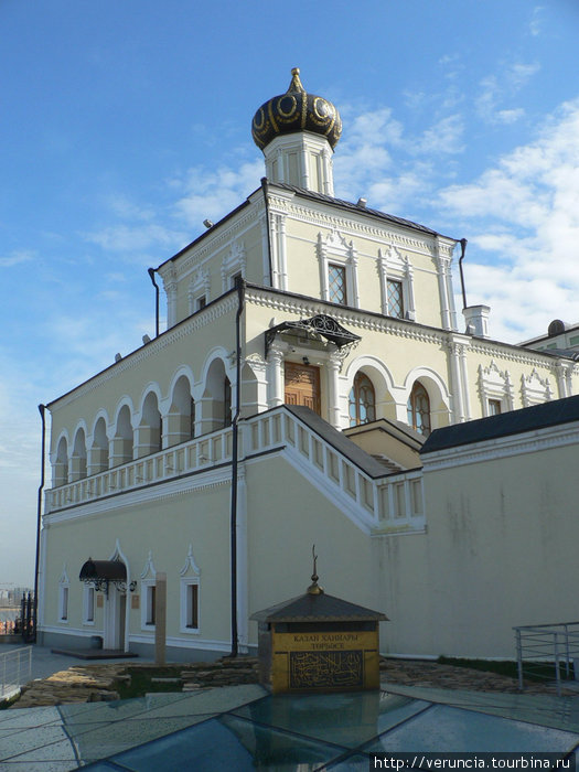 Ханский мавзолей и православный храм. Казань, Россия