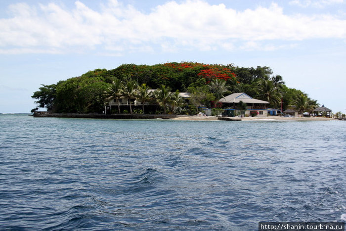 Остров остался за кормой Порт-Вила, Вануату