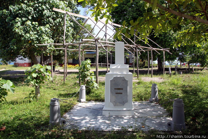 Памятник — но не Николаю Миклухо-Маклаю Порт-Вила, Вануату