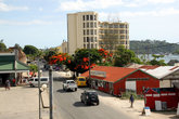 На центральной улице в Порт-Вила