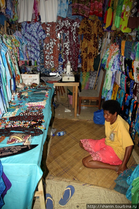 Два рынка: продуктовый и сувенирно-туристический Порт-Вила, Вануату