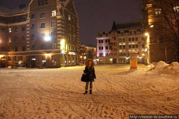 На улицах старого города практически нет людей Рига, Латвия