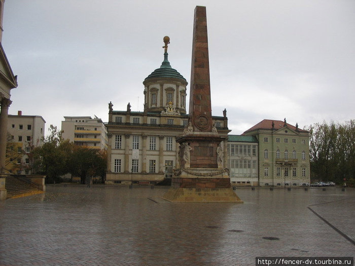 Преимущество плохой погоды — полное отсутствие туристов Потсдам, Германия