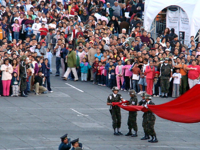 Церемония поднятия и спуска главного флага Мексики Мехико, Мексика