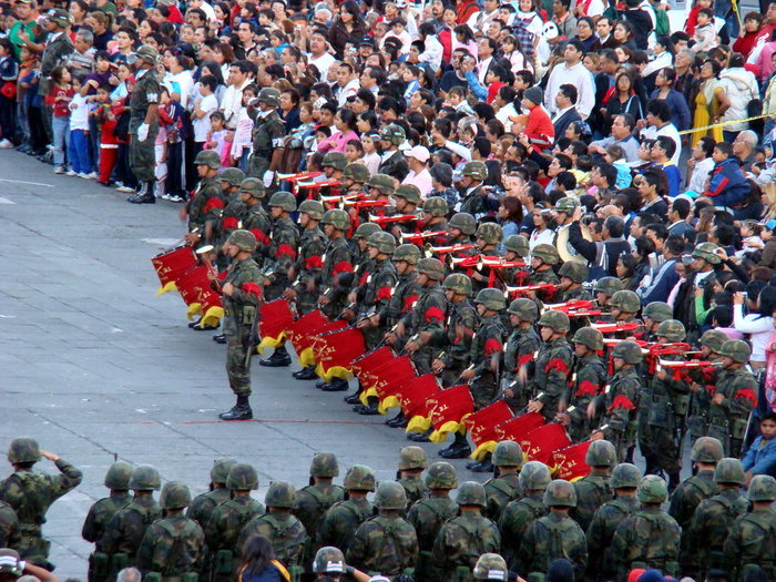 Церемония поднятия и спуска главного флага Мексики Мехико, Мексика