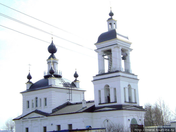 Путь к мемориалу русской славы начинается от Богородицкого храма Ярославль, Россия