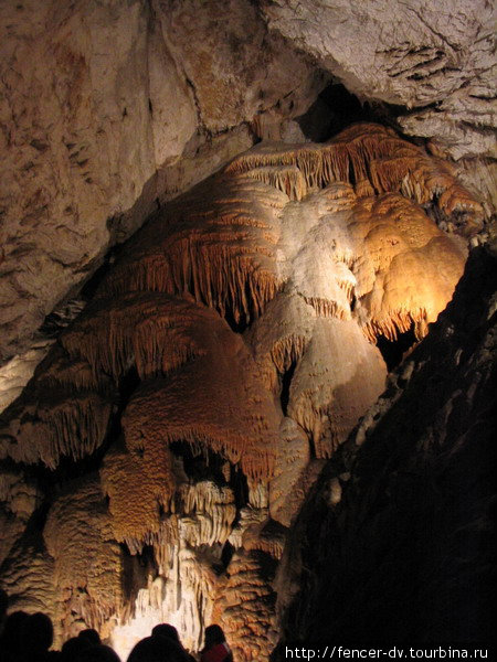 Сталактиты Деменовской пещеры
