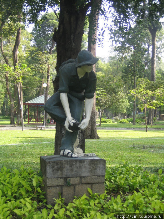 памятник туристу Хошимин, Вьетнам