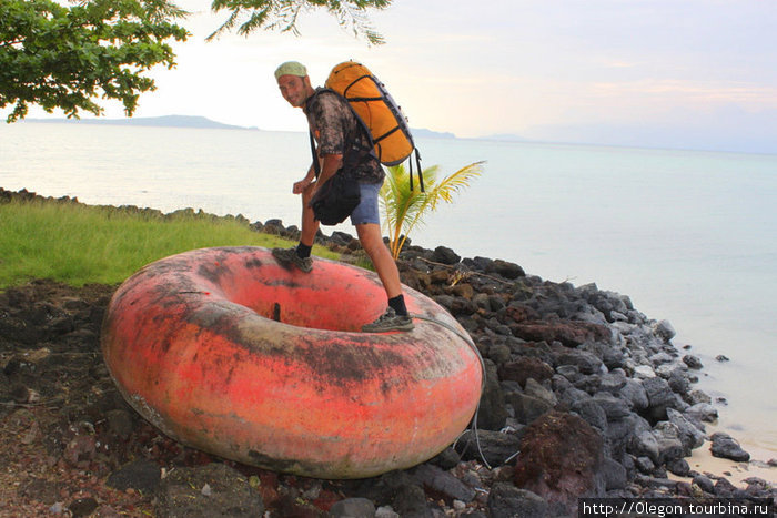 Если на лодке, захватите с собой спасательный круг- но он размером не подошёл Самоа