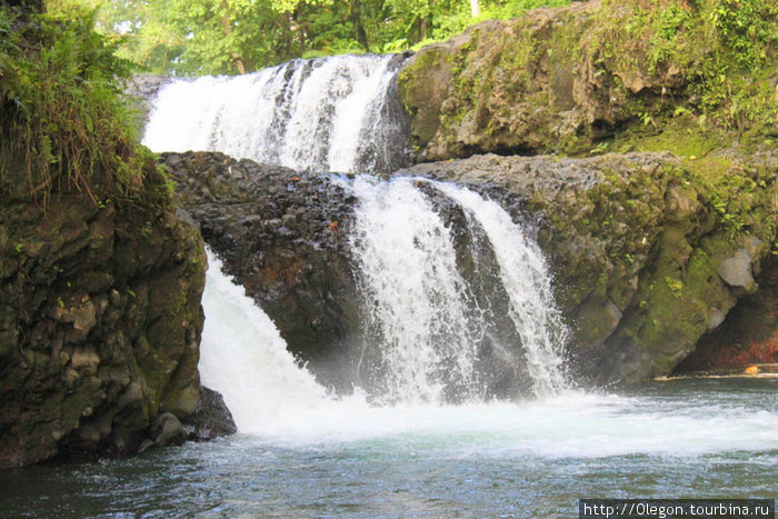 Один из многочисленных водопадов Самоа Самоа