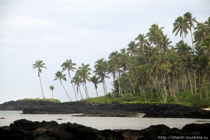 Изрезанный пляжами и бухтами берег Остров Уполу, Самоа