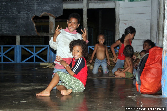 Дети рады гостям Остров Савайи, Самоа