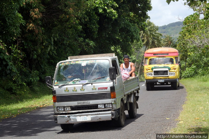 Пикап с пассажирами и автобус Остров Уполу, Самоа