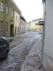 В кривых улочках старого города кто-то узнает и Ригу, и Прагу, и Вену.